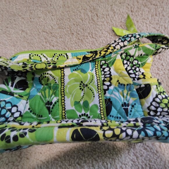 Vera Bradley ' limes up' lot - Picture 7 of 9
